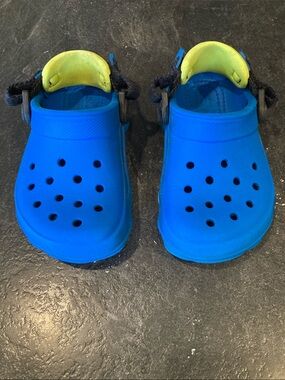 Boys Crocs blue yellow sandals size 7